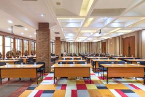 Restoran või mõni muu söögikoht majutusasutuses THE 1O1 Bandung Dago