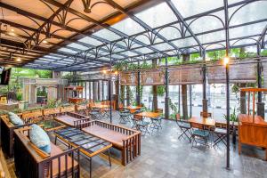 Restoran või mõni muu söögikoht majutusasutuses THE 1O1 Bandung Dago