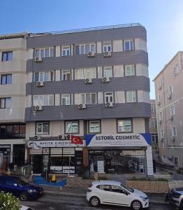 Το κτήριο όπου στεγάζεται  το ξενοδοχείο διαμερισμάτων