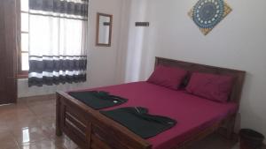 Ein Bett oder Betten in einem Zimmer der Unterkunft Suriya Villa