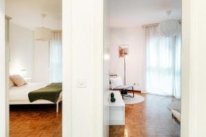 Pink Flat by Quokka 360 - close to the Italian border客房内的一张或多张床位