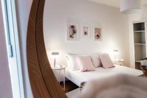 Pink Flat by Quokka 360 - close to the Italian border客房内的一张或多张床位