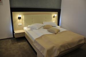 A bed or beds in a room at Hotel Nova