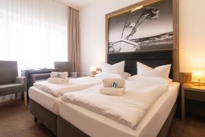 Ein Bett oder Betten in einem Zimmer der Unterkunft Villa Auszeit Hotel Garni