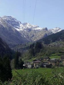 Afbeelding uit fotogalerij van Vista panoramica - Chalet rustico in montagna in Valgoglio