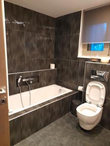 Ένα μπάνιο στο Lovely StoneHouse Trikala +61 φωτογραφίες