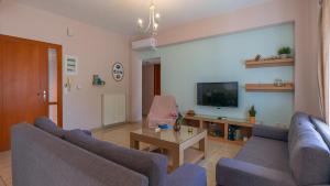 TV a/nebo společenská místnost v ubytování Vakakis-ME Apartments