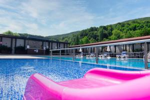 Bazén v ubytování Vela Verde Hotel & SPA nebo v jeho okolí