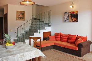 een woonkamer met een bank en een trap bij Apartment in Santa Margherita di Pula in Santa Margherita di Pula