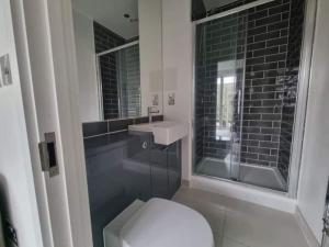 Koupelna v ubytování ExCeL London 3 Bed -Lux Condo with Great Balcony
