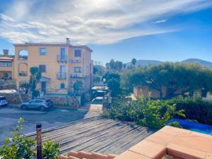 a view of a building and a parking lot at Appartamento Lucca 2 in San Teodoro