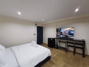 Postel nebo postele na pokoji v ubytování The One Hotel