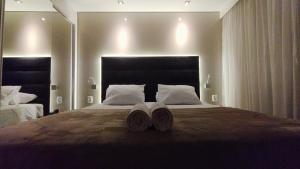 a bedroom with a bed with a pair of shoes on it at M-Flat III Luxo - Hotel in Sao Paulo