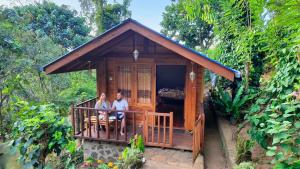 Kebun di luar Diyaluma View Cotage