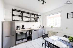 Een keuken of kitchenette bij Monteursuite Düren