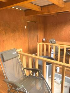 Glamping TOMAMU的休息区