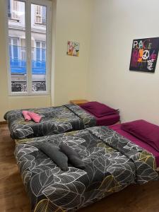 Postel nebo postele na pokoji v ubytování Hôtel Lyonnais