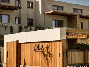 チィリヴィにあるÒLA Exclusive Residence, with Pool & Beach Access, By ThinkVillaのオラロゴの建物