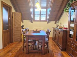 a dining room with a wooden table and chairs at Dúplex familiar i amb vistes al centre d’Esterri by RURAL D'ÀNEU in Esterri d'Àneu +8 photos