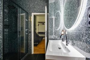 Vonios kambarys apgyvendinimo įstaigoje 124 Suite Beata - Superbe Appartement à Paris