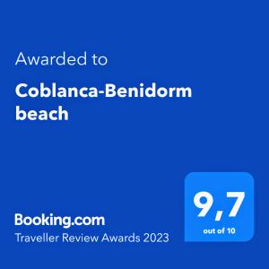 Coblanca-Benidorm beachに飾ってある許可証、賞状、看板またはその他の書類