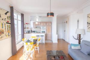 Kuchnia lub aneks kuchenny w obiekcie Cosy and very nice flat with open view on a parc