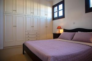 Postel nebo postele na pokoji v ubytování My Way Kavos Villa