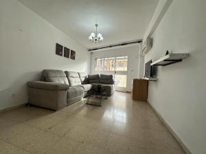A seating area at Habitación Individual con terraza