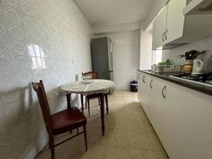 A kitchen or kitchenette at Habitación Individual con terraza