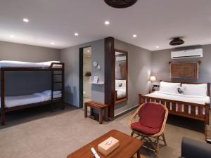 Divstāvu gulta vai divstāvu gultas numurā naktsmītnē Anchaviyo Resort