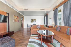 TV a/nebo společenská místnost v ubytování Al Khoory Hotel Apartments Al Barsha