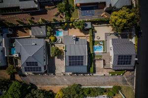 an overhead view of a house with solar panels at Aan de Heuvel Self-Catering Cottages in Swellendam