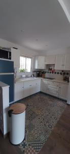 Kuchyňa alebo kuchynka v ubytovaní Casa Blue Port Banyuls Empuriabrava