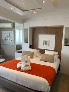Postel nebo postele na pokoji v ubytování Best Western Plus Hôtel la Rade