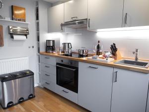 Kuchyň nebo kuchyňský kout v ubytování Swebenhus boven - FeWo mit großer Dachterrasse