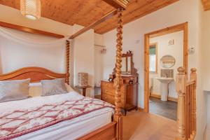 Postel nebo postele na pokoji v ubytování Millrace Cottage