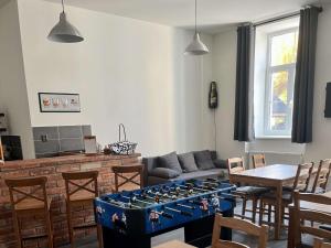 Posezení v ubytování Spacious holiday home with barbecue