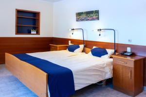 Ένα ή περισσότερα κρεβάτια σε δωμάτιο στο Heidehotel Bad Bevensen