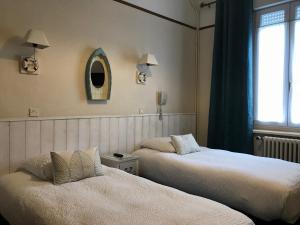 Postel nebo postele na pokoji v ubytování Logis Hôtel & Restaurant "Au Gré du Vent"
