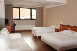 En eller flere senge i et værelse på Escale Hotel