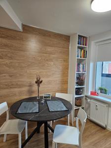 Knihovna v apartmánu