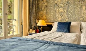 Postel nebo postele na pokoji v ubytování Carlton Lausanne Boutique Hôtel