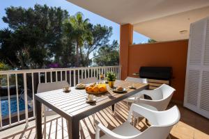a dining room with a table and chairs on a balcony at Chalet Mirador 3A in Alcanada