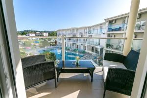Bassein majutusasutuses Palotel Design Gouvia või selle lähedal