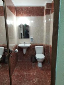 a bathroom with a toilet and a sink at Motel Elegance in Sandanski