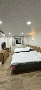Postel nebo postele na pokoji v ubytování Fulong City B&B