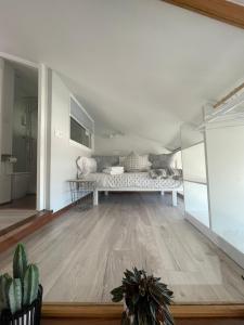 A kitchen or kitchenette at Ático Almuiña.