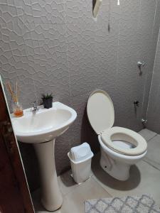 a bathroom with a toilet and a sink at Casa Cactáceas in Encarnación