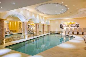 Bazén v ubytování Hotel Gruppo Brenta nebo v jeho okolí