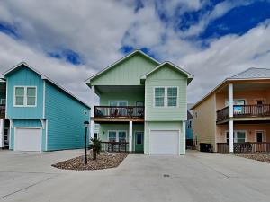 a row of houses in a parking lot at Oasis On The Bay in Rockport